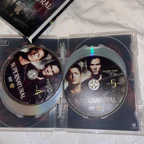 Supernatural Season 4 DVD set - Picture 4 of 5